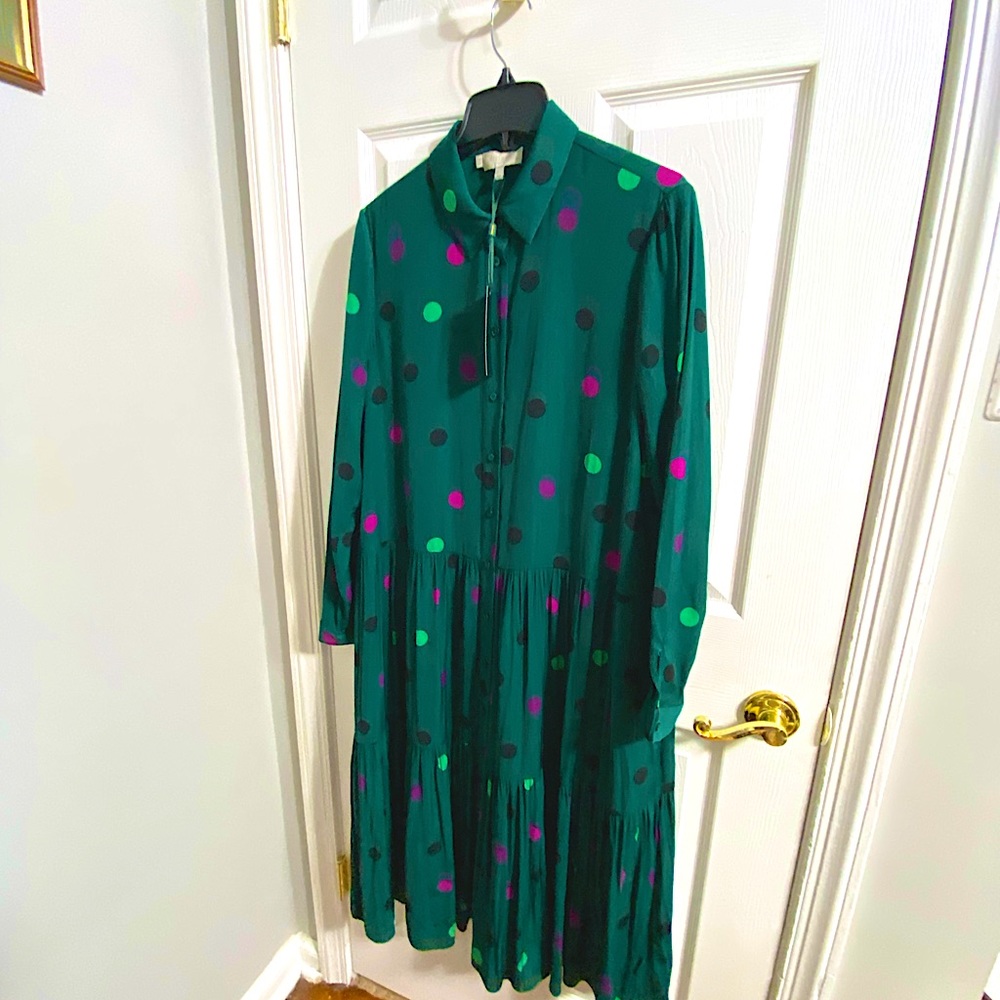 NWT. HOBB’s dress purchased in London.Beautiful green polkadot dress.